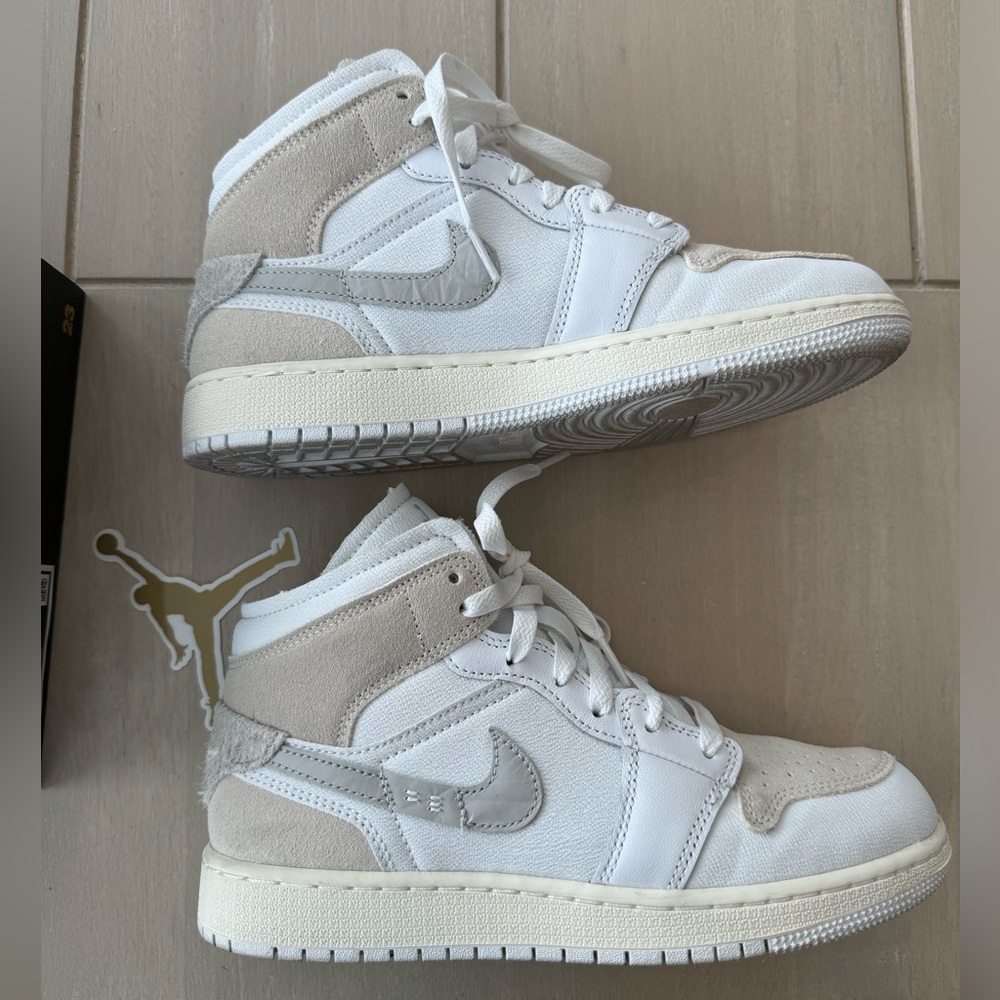 Nike Jordan AJ 1 Mid SE Craft size 6 youth, 7 women’s